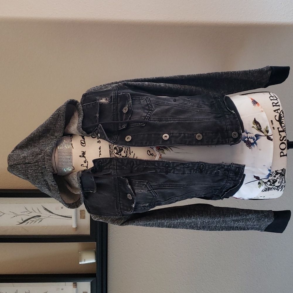 Maurices Hooded Distressed Cropped Black Denim Jacket Small